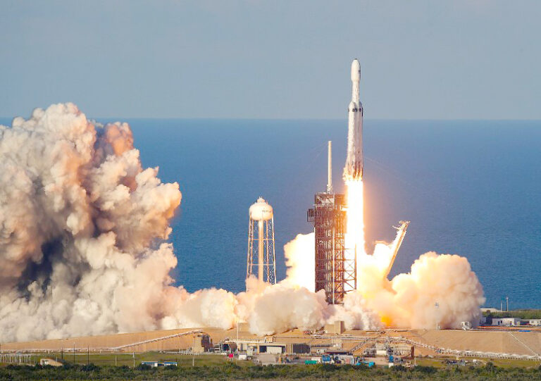 SpaceX中佛州成功發射重型火箭